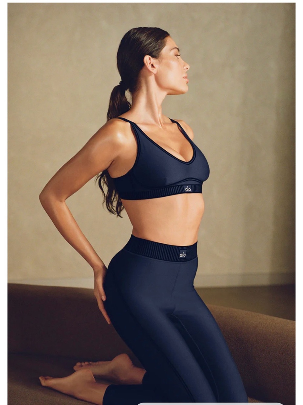 Alo Yoga Airlift Line Up Navy Sports Bra medium Athleisure glam workout